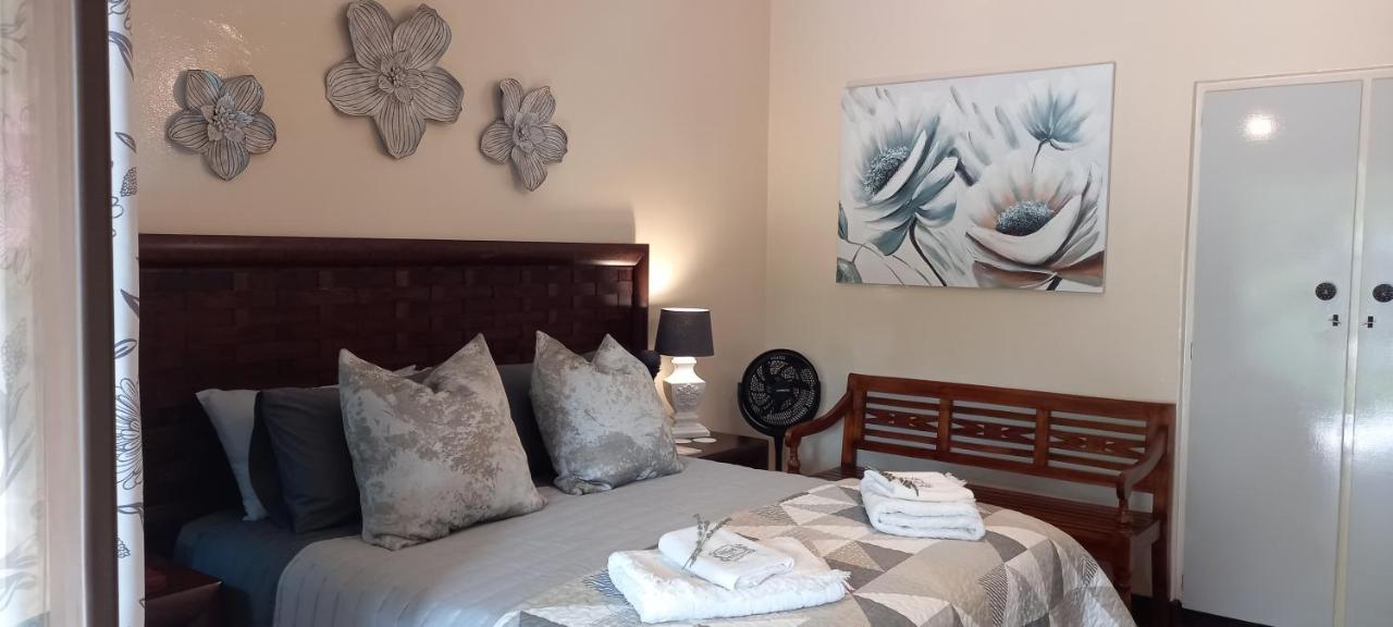 Mitat Guesthouse Beaufort West Extérieur photo